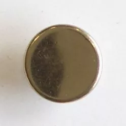 Gomb középiskolás zubbonyhoz, argint