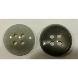 4 lyukú gomb, gri deschis 15 mm